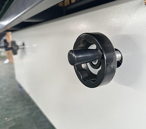 Sanding belt lift handle