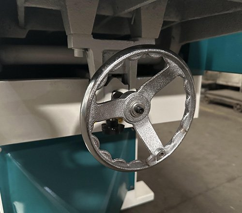 Adjustment of table planing thickness