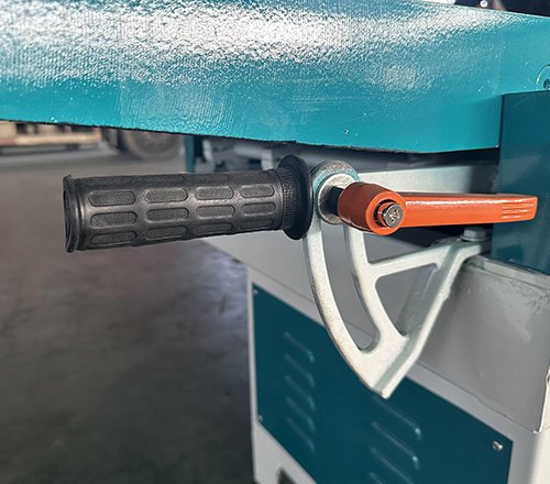 Adjustment of table planing thickness