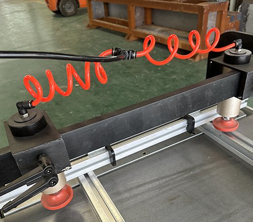 Pneumatic pressing device