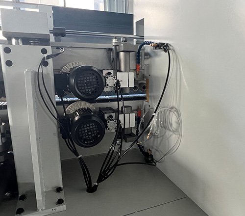 Degumming agent spraying device