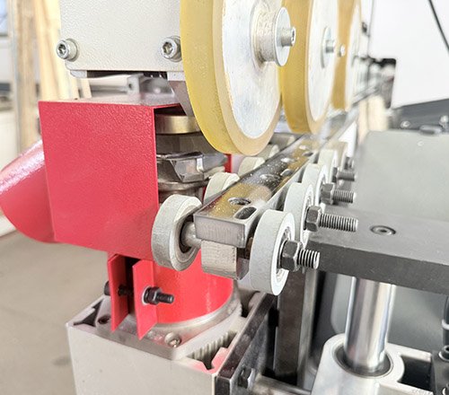 Corner rounding device