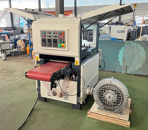 sanding machine with a vacuum table