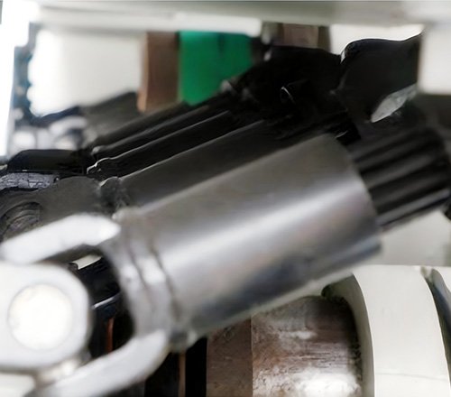 Universal joint device