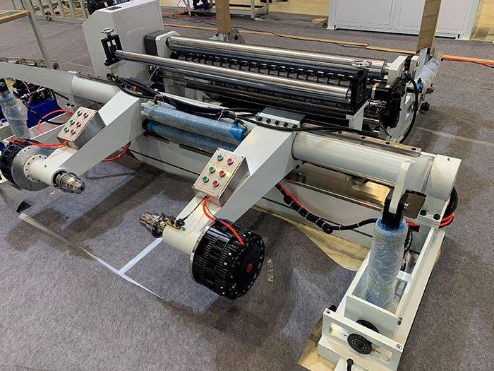 Máquina cortadora y rebobinadora de papel artesanal