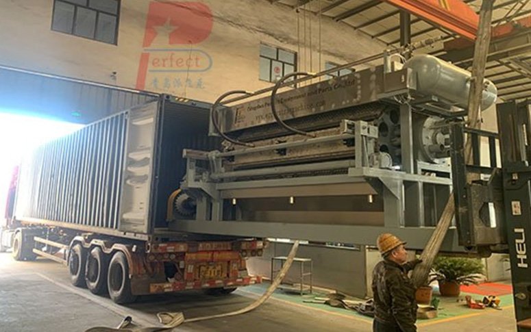 Máquina automática para fabricar bandejas de huevos de 4000 piezas por hora para clientes de Indonesia, envío finalizado.