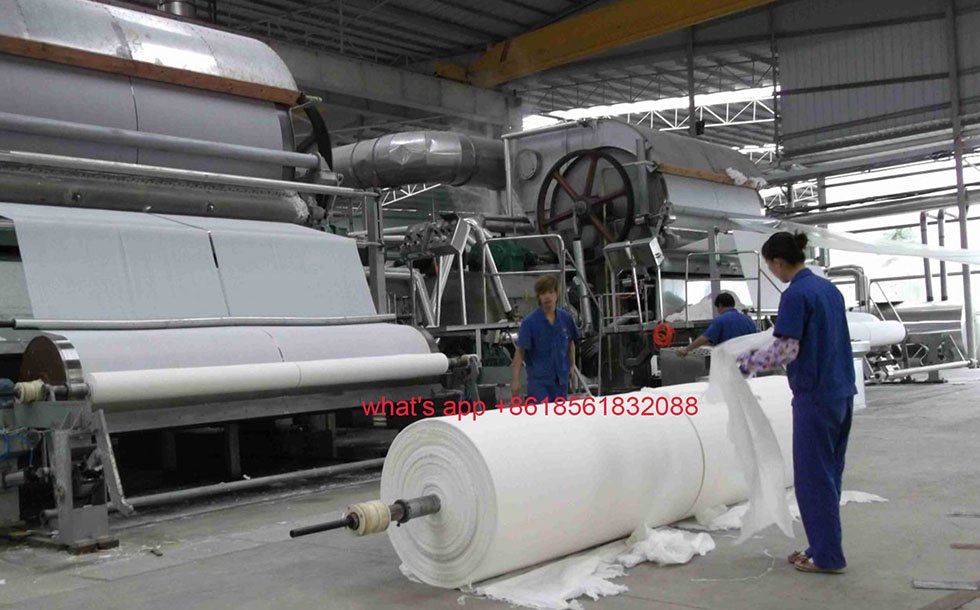 Máquina para fabricar papel tisú