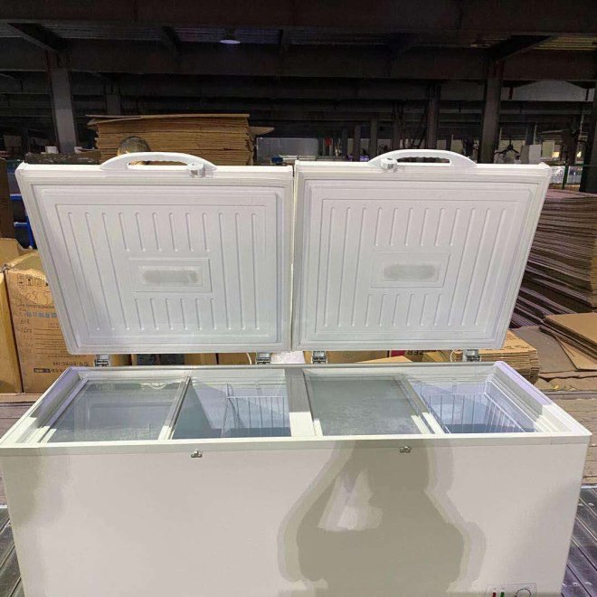 Heavy Duty Commercial Chest Freezer Large Storage Space Ideal for Restaurant Supermarket Home