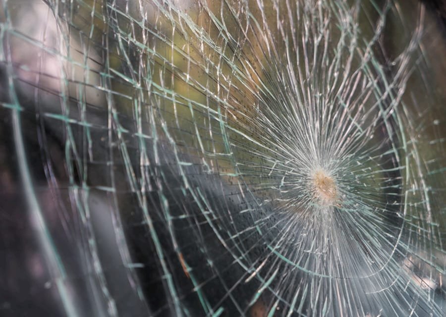 Cómo actuar ante una ventana rota