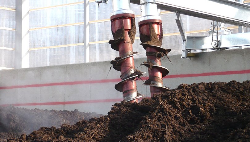Large capacity vertical auger fermentation machine