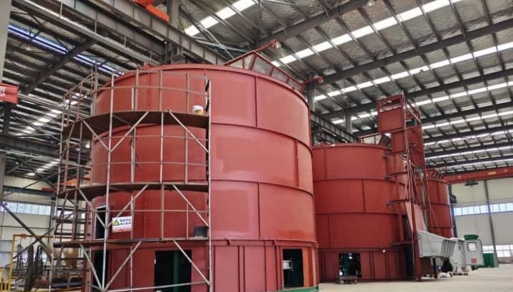 Jindi fermentation tank is being installed and put into trial operation