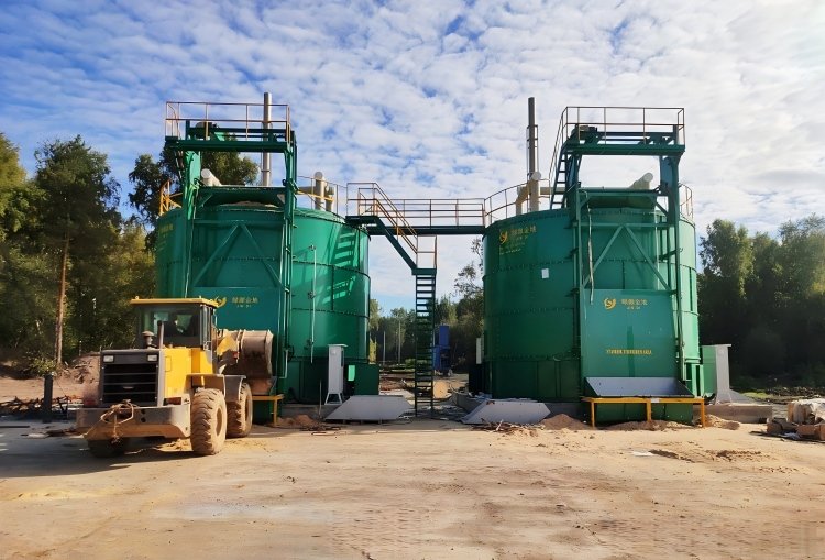 Large scale composting tank for organic fertilizer making