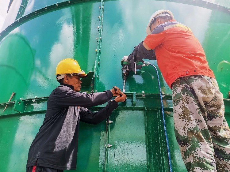 closed aerobic fermentation tank for poultry farms