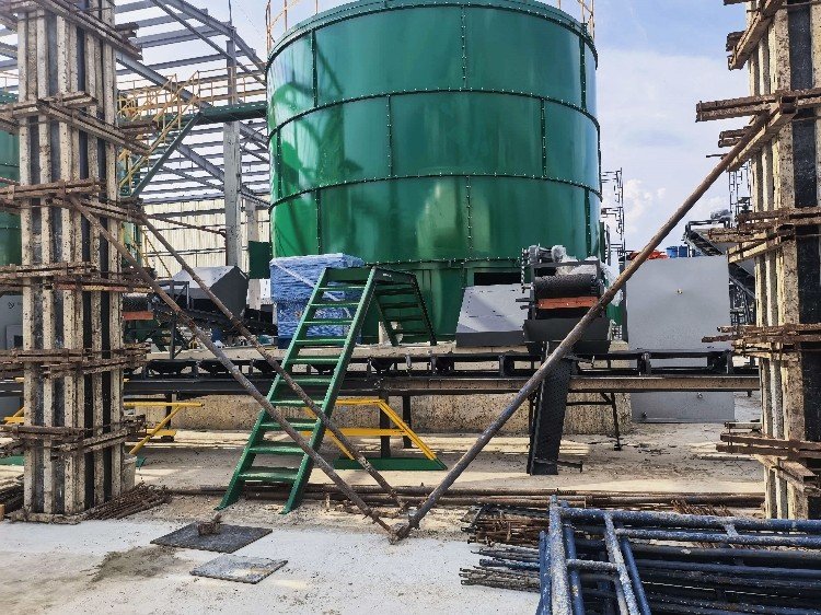 200m³ compost tower:Turning Poultry Manure into Organic Fertilizer