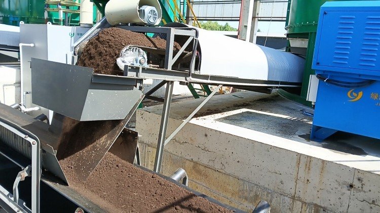 jindi-compost-tower-vietnam-poultry-farm.jpg