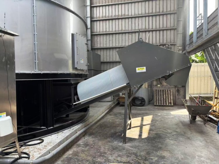 Poultry manure fermentation equipment for organic fertilizer production