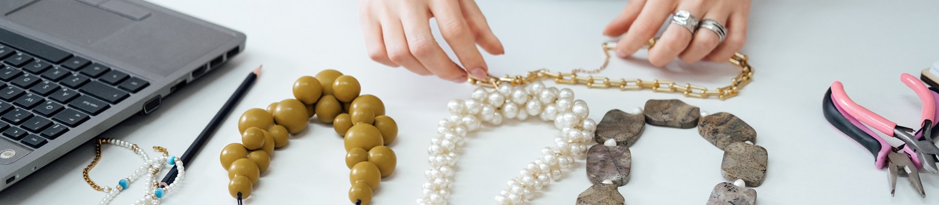 jewelry-design-learn-art-designing-jewelry-including-sketching-selecting-materials-creating-prototypes-female-designer-makes-design-jewelry-workshop(1)