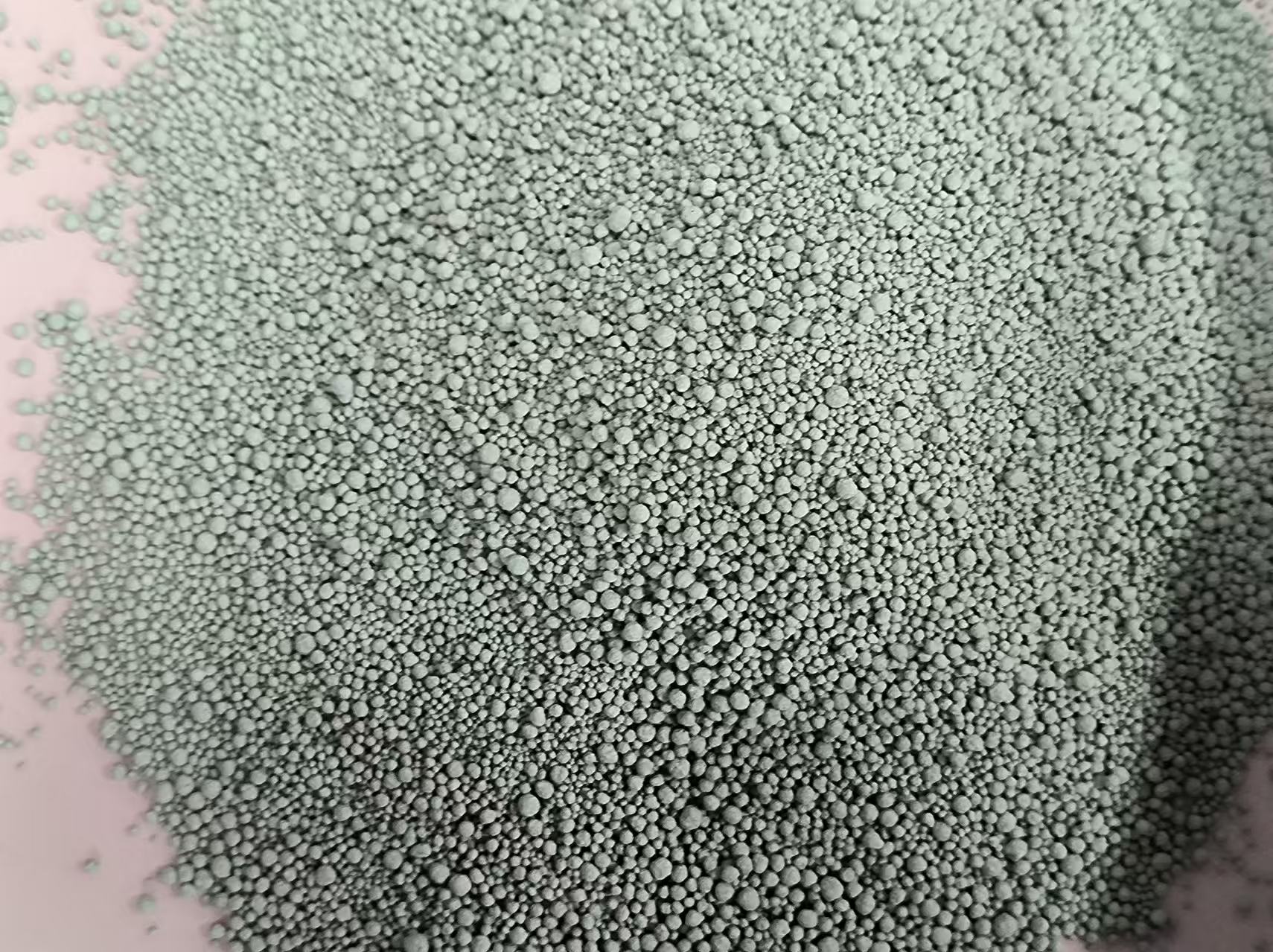 Bentonite cat litter