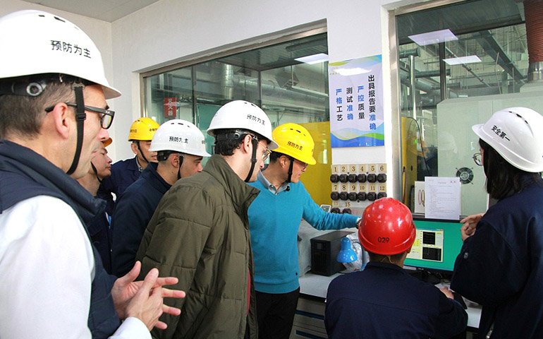 Russian customers visit the factory regarding the application of glass fiber reinforced nylon materials in drone frames.
