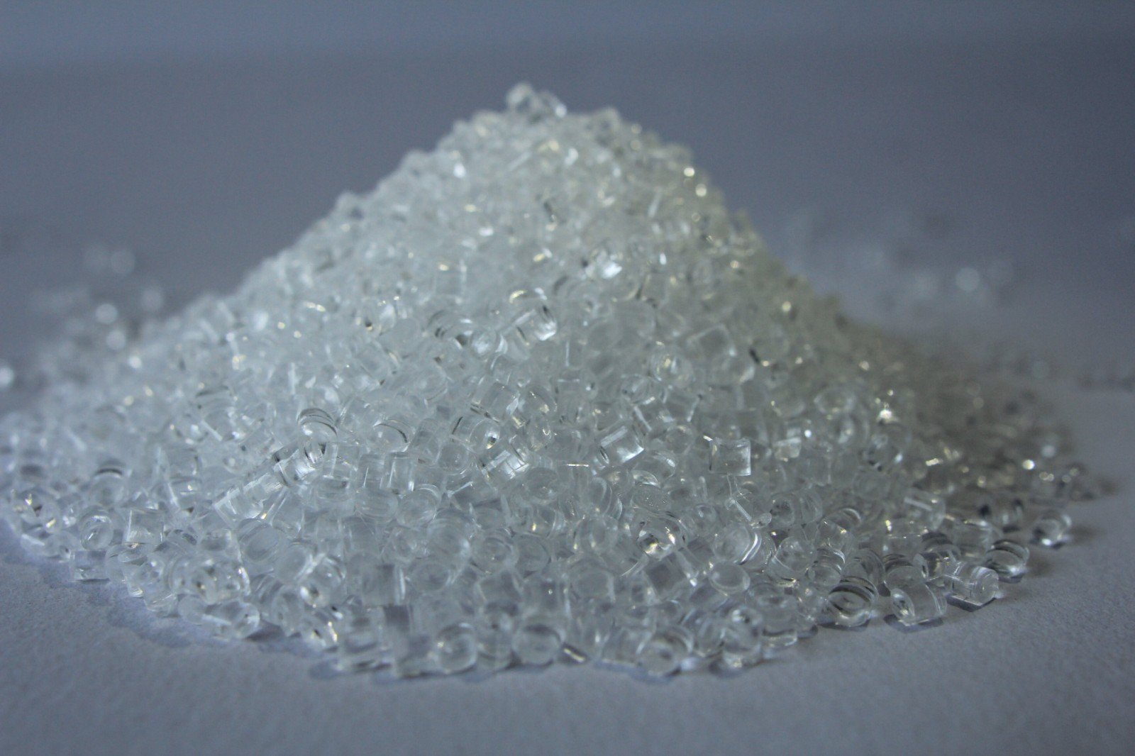 Acrylic material for automotive lighting