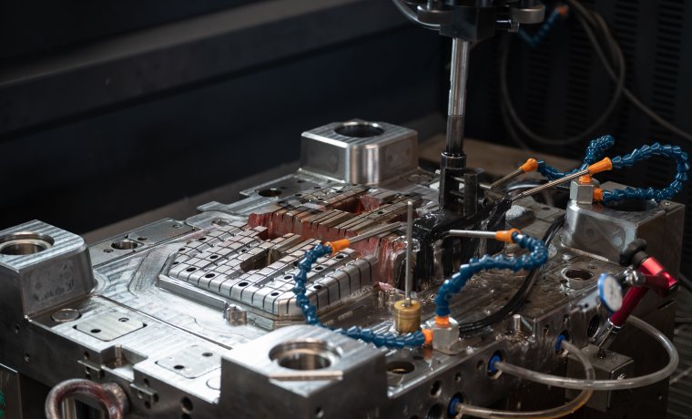 사출 금형 공급업체를 선택할 때 무엇을 고려해야 할까요?