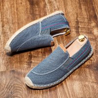 Minimalist casual shoes