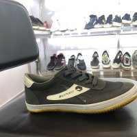 Stylish vulcanized rubber sole footwear