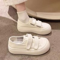 Breathable white canvas sneakers
