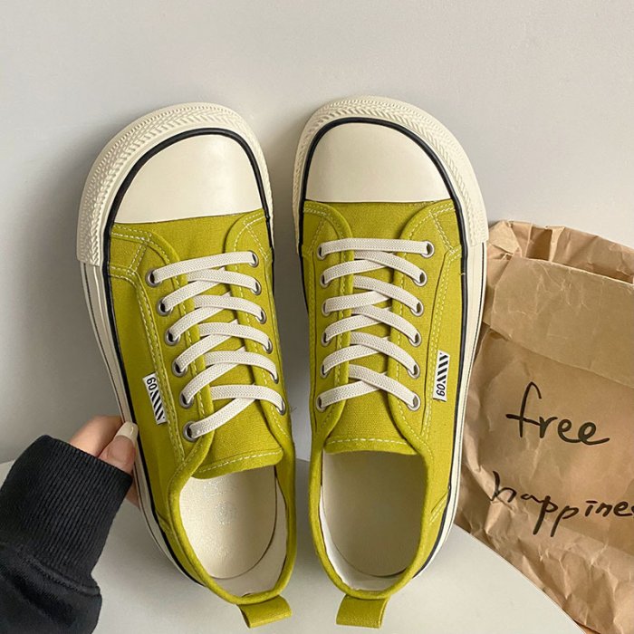 أحذية قماشية مصنوعة يدويًا