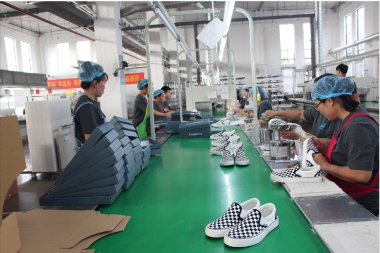 أطلقت شركة دالو للأحذية سلسلة جديدة صديقة للبيئة من أحذية القماش