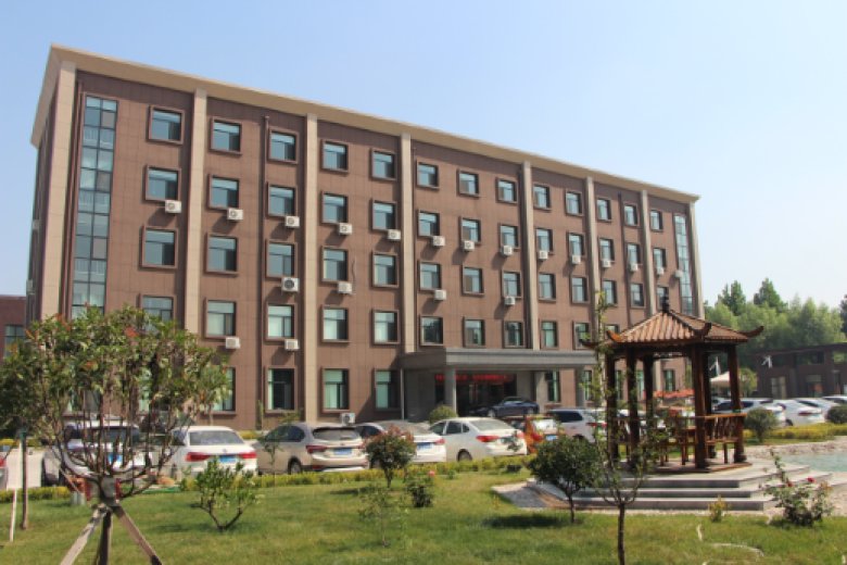 قوة صلبة في إنتاج الأحذية الواقية- شاندونغ دالو الأحذية المحدودة