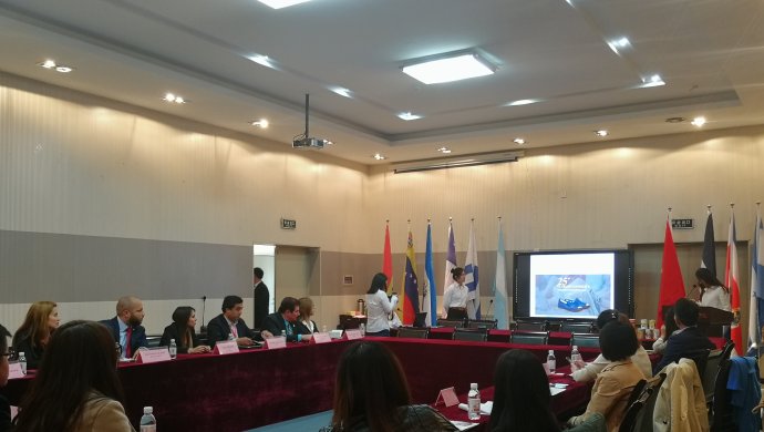 مجموعة عميل الأحذية زارت للتفاوض