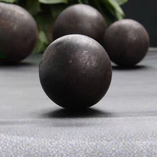Grinding balls for mining equipment 