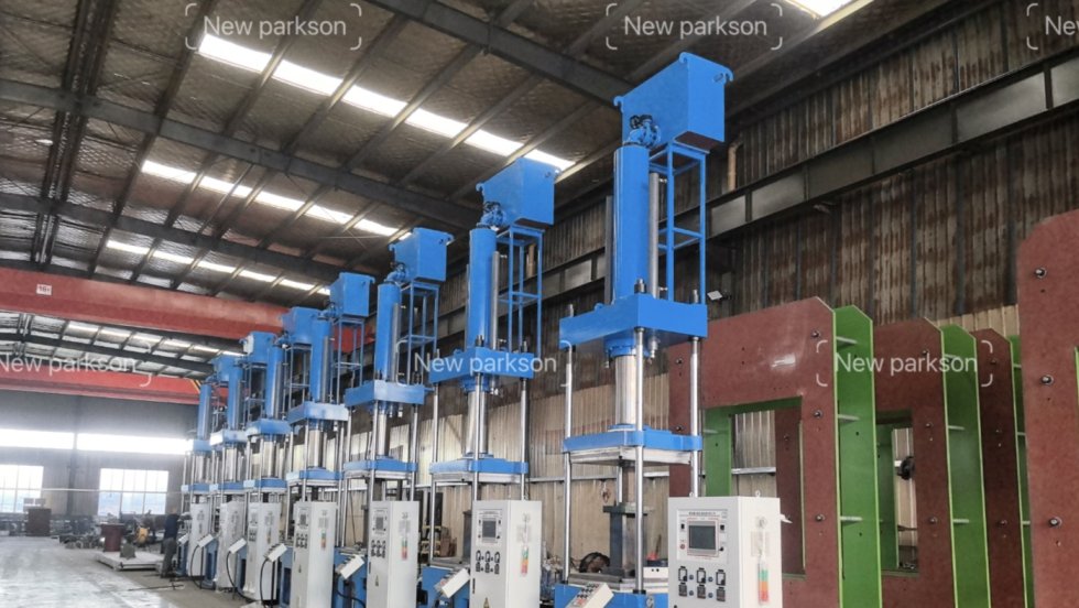 鑫佰盛核心硫化机系列介绍：空气弹簧硫化机