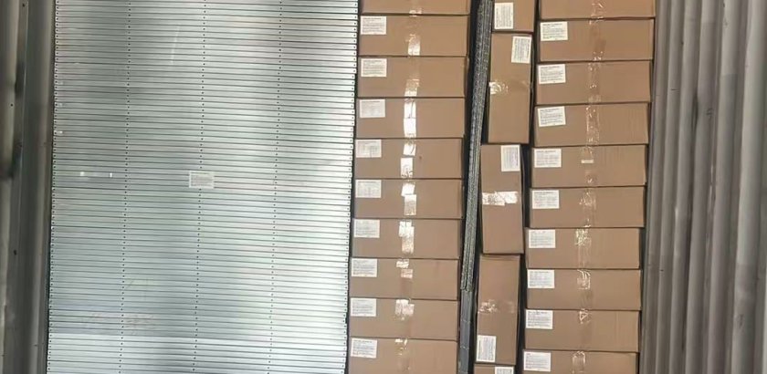 Ventiladores axiales de flujo de alta eficiencia con martillo de caída de 1380 mm y 1220 mm. Carga y envío a Dhaka.