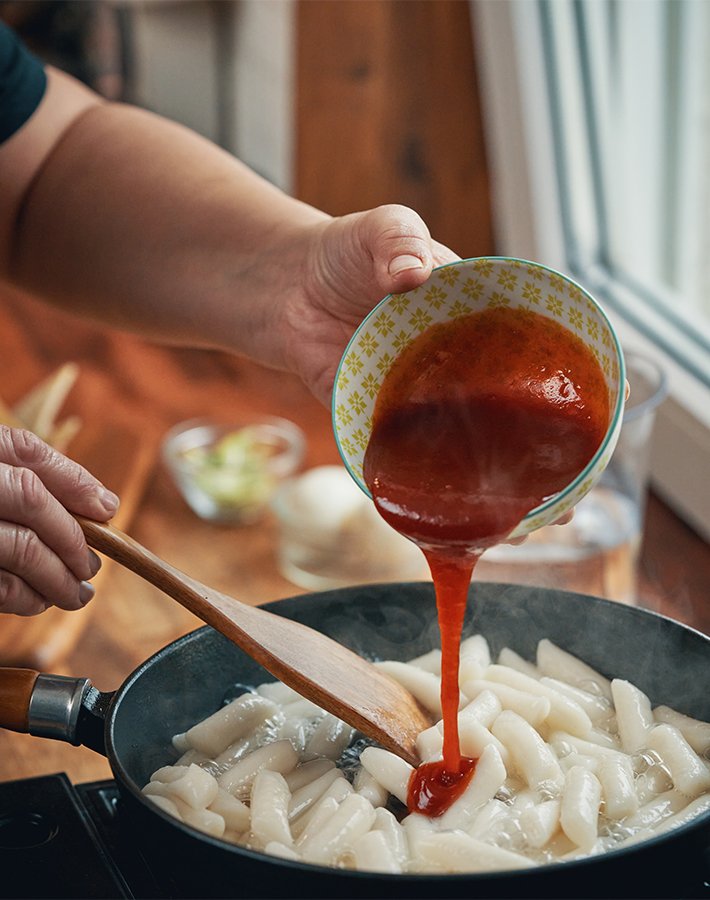 Hanmiro Brand Spicy Tteokbokki Sauce - 10 Pouches Pack  