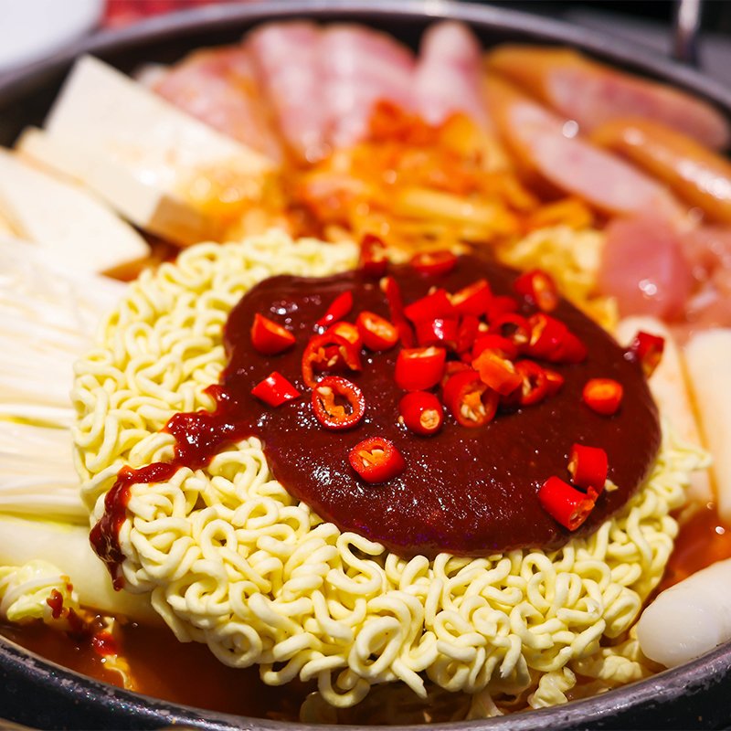 Rice Cake Hot Pot Sauce with noddle