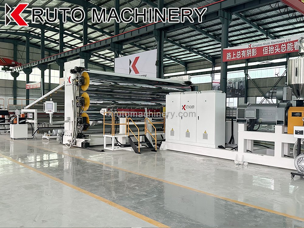 6m geomembrane extruder operating in industrial plant