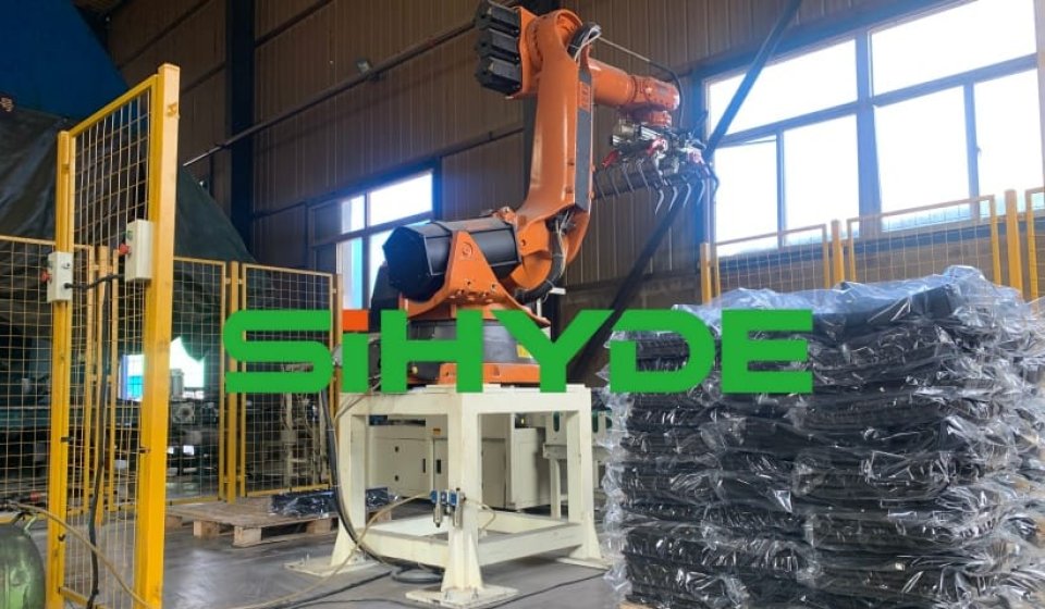 Sihyde Regenerated Rubber Packaging & Palletizing Line: Intelligent Weighing & Cutting + Specialized Gripper Palletizing, Solving Package Weight Fluctuation and Low-Cost Film Packaging Challenges