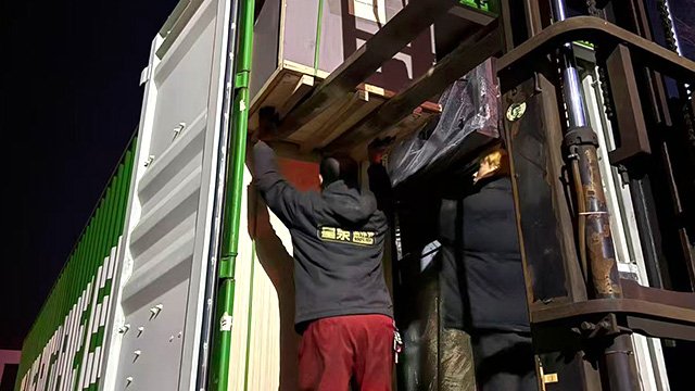 The guardian of ice cream under the scorching sun