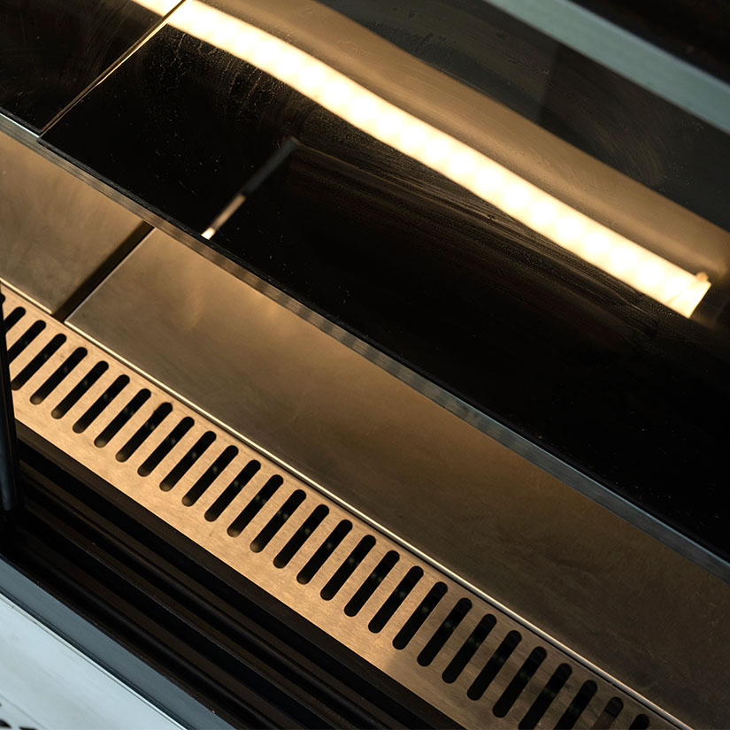 Vertical right angle cake cabinet (black titanium)