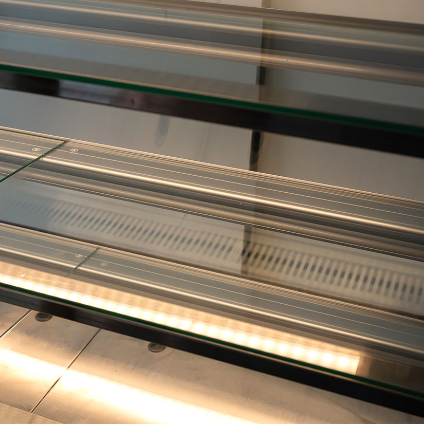 Commercial Wave Front Refrigerated Cabinet