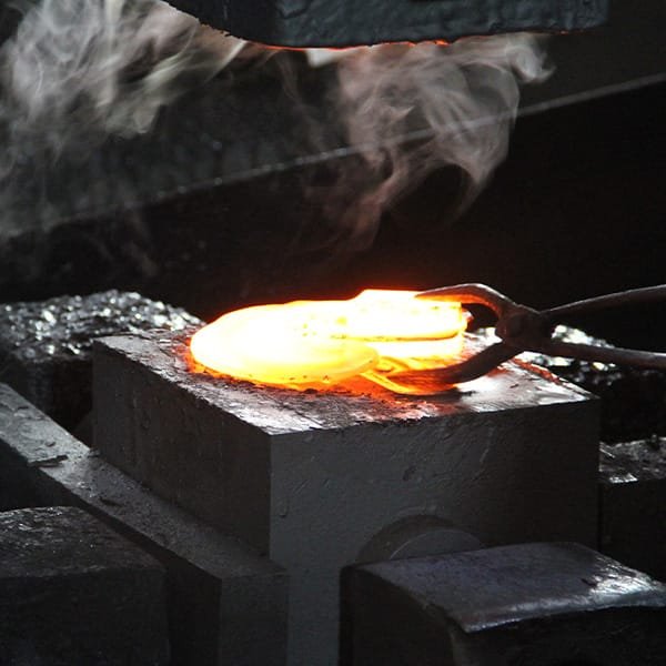 Banner de Servicios de Forja de Metales