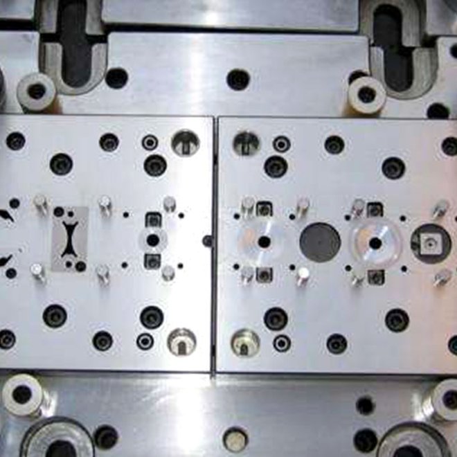 Bracket continuous mold