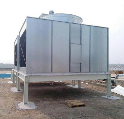Cross flow closed cooling tower