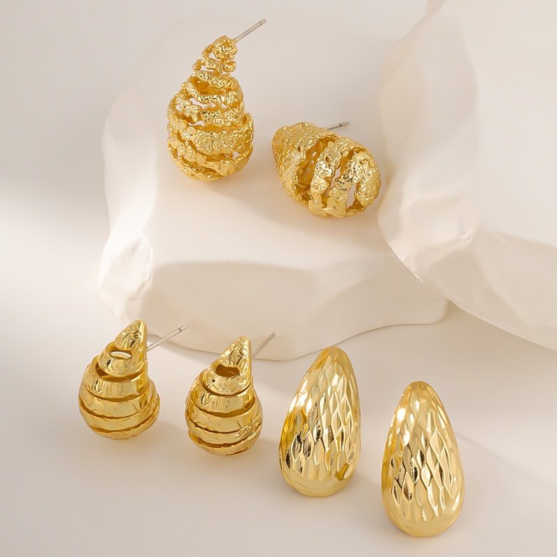 18K golden threaded-shaped earrings
