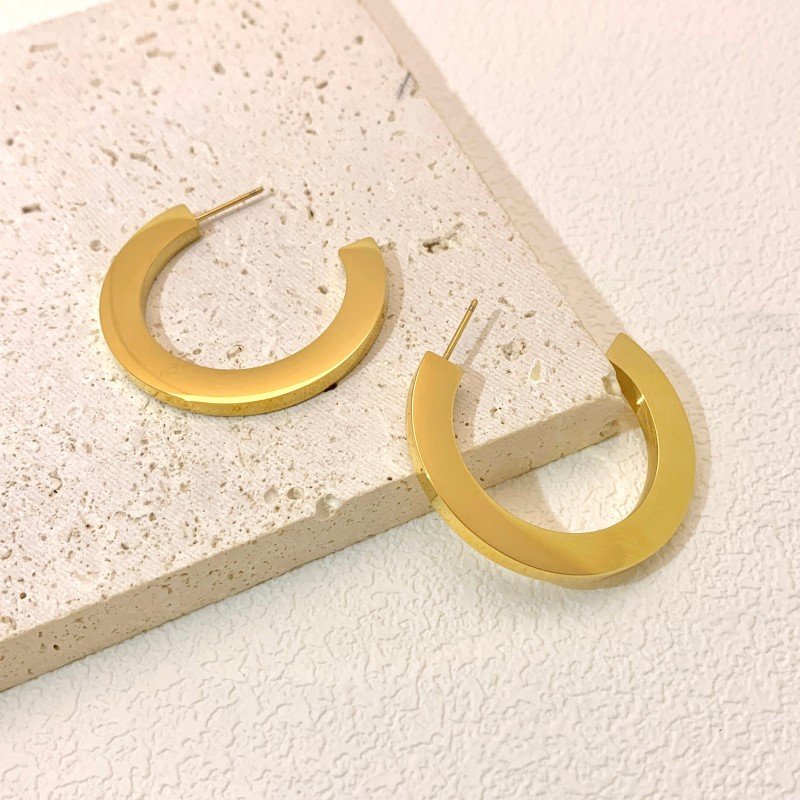 C-shaped fashionable gold-plated earrings
