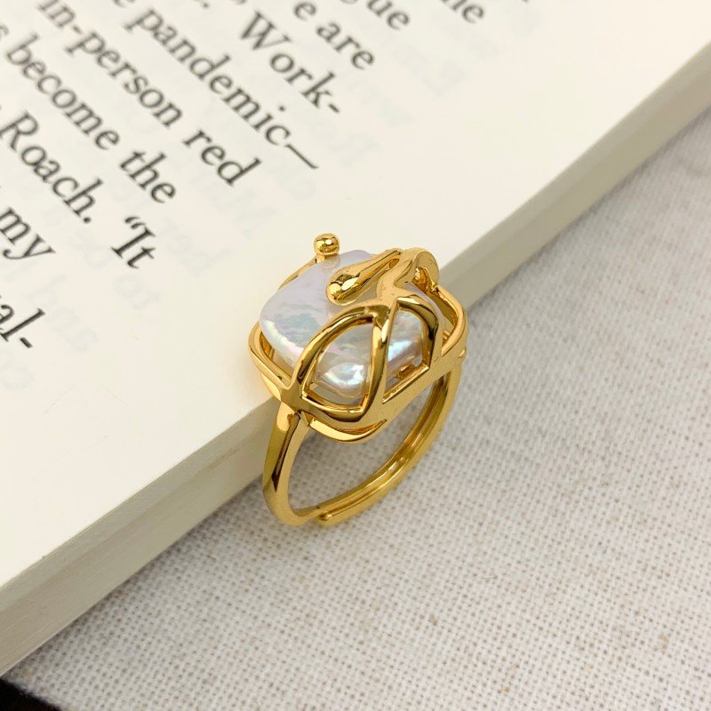 18K gold with pearl inlay ring