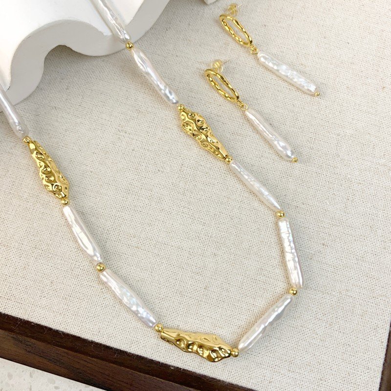 Baroque pearl necklace, long toothpick earrings