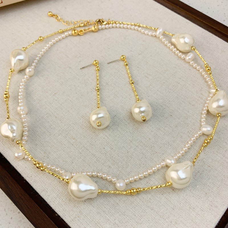 Pearl earrings & necklace set